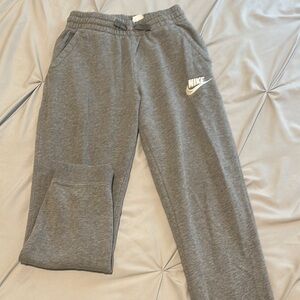 Nike Heather Gray Sweatpants with Elastic Waistband and Logo